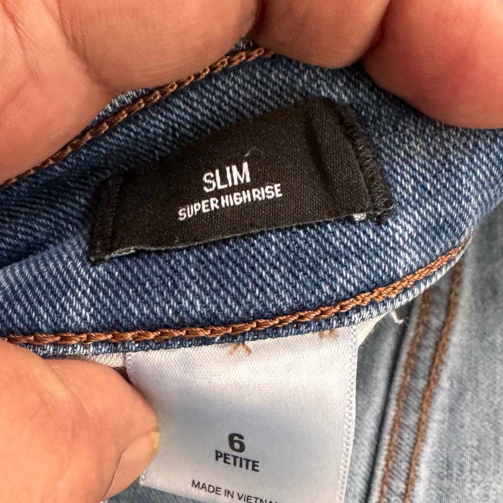 Express Slim Super High-Rise Denim - Picture 2 of 4
